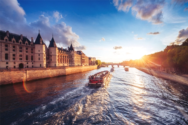 Dramatic sunset over river Seine in Paris, France, with Conciergerie and Pont Neuf. Colourful travel background. Romantic cityscape.